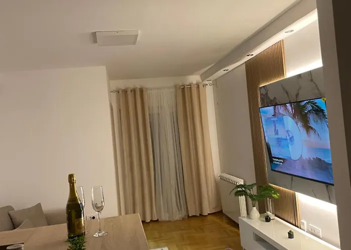 Apartment Cetral032 *