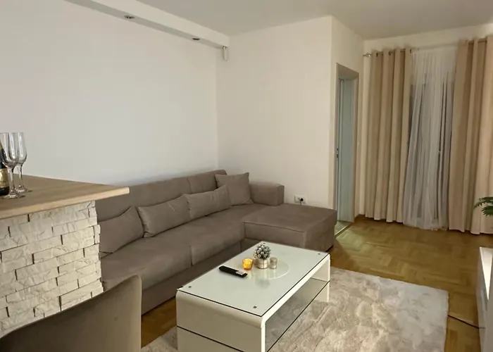 Apartment Cetral032 *